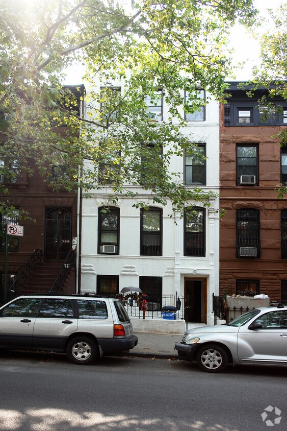 Building Photo - 291 6th Ave