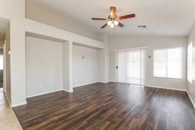 Foto del edificio - 14601 N 154th Ave