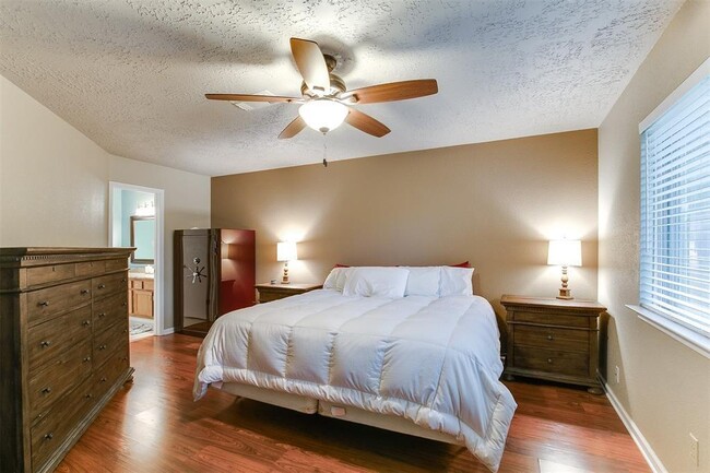 Building Photo - 16830 Rippling Mill Dr