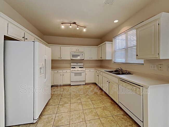 Building Photo - 2333 Laurelfield Dr