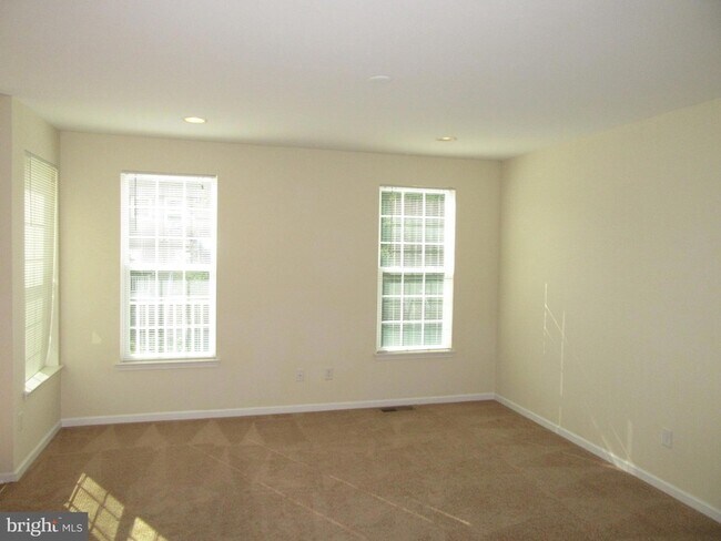 Building Photo - 1209 Madison Ln
