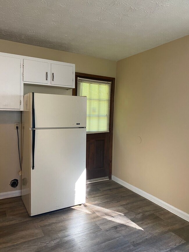 Building Photo - pre120