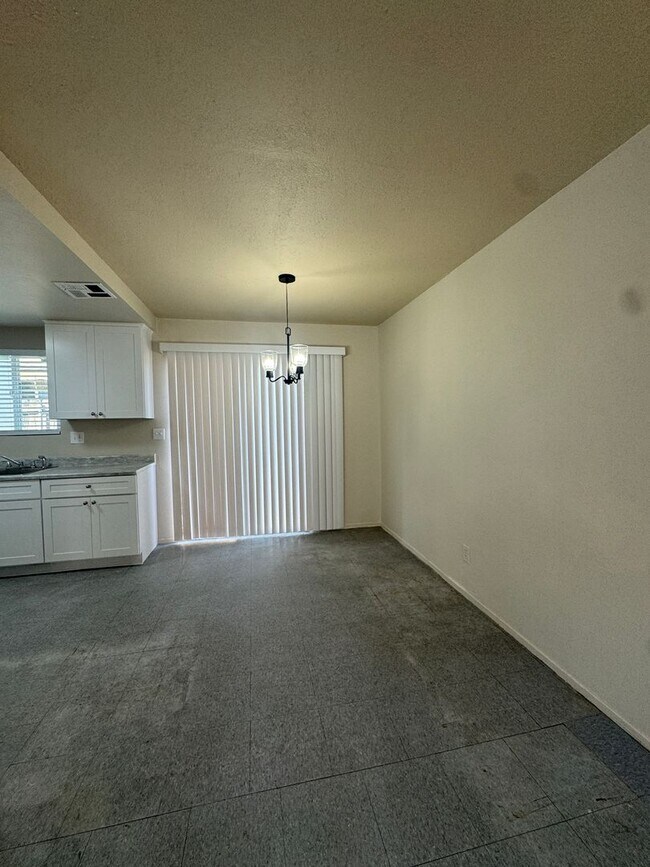 Building Photo - Bedlow Dr