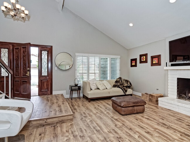Building Photo - 5728 El Cabo Ct