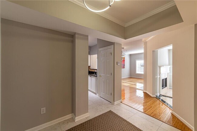 Building Photo - 3275 Lenox Rd NE