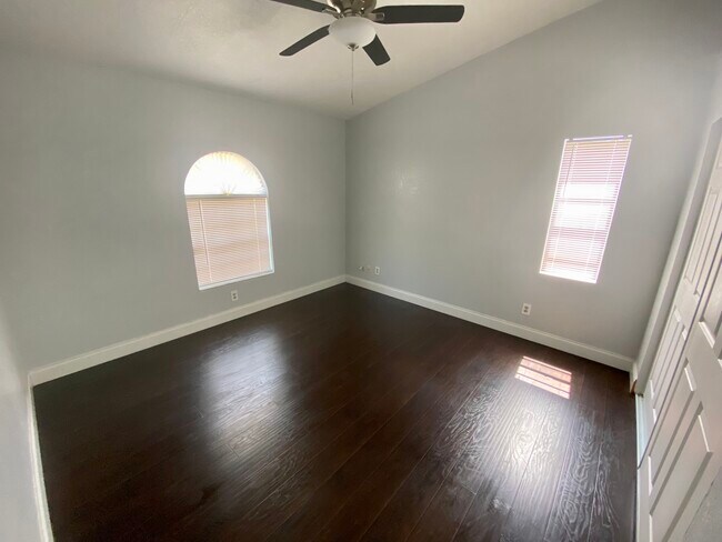 Building Photo - 1217 E Lemon St