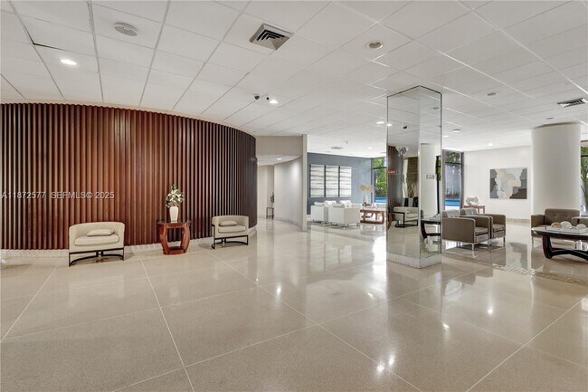 Foto del edificio - 20100 W Country Club Dr