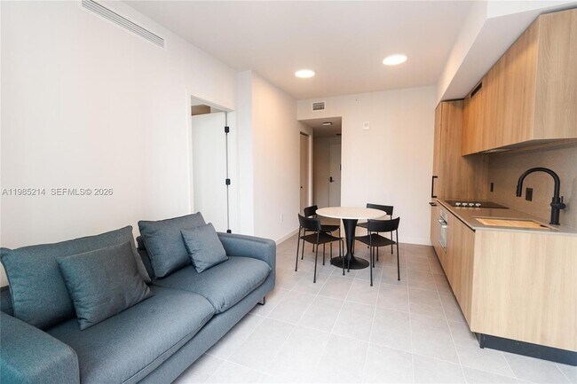 Foto del edificio - 121 NE 5th St