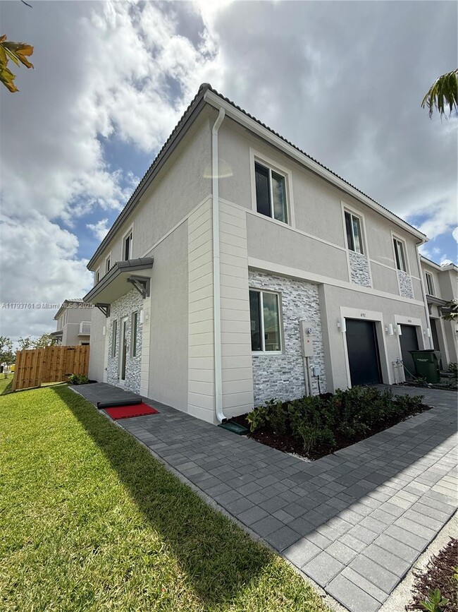 Foto del edificio - 620 SE 13th Ct