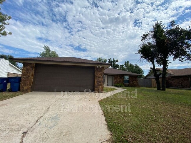 Building Photo - 910 Oak Hill Rd