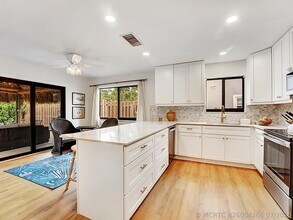 Building Photo - 1113 Rainwood Cir