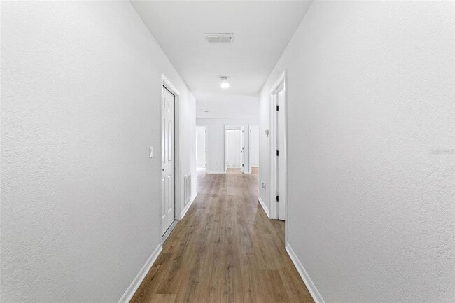 Foto del edificio - 310 W Warren Ave