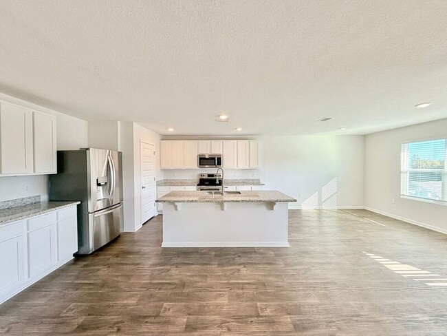 Building Photo - 5529 Guinevere Ln