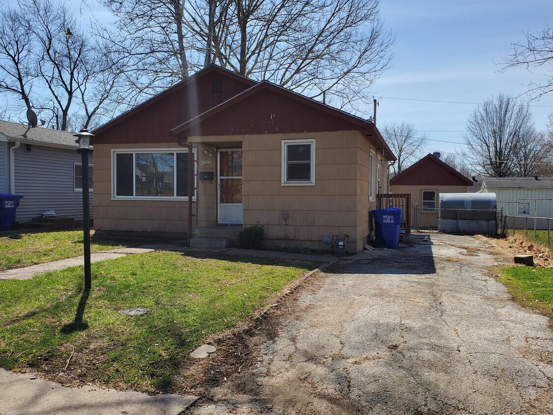 1314 E 14th St, Sedalia, MO 65301 House Rental in Sedalia, MO