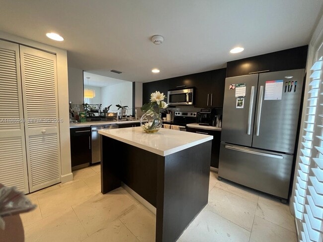 Foto del edificio - 5570 SW 70th Pl S