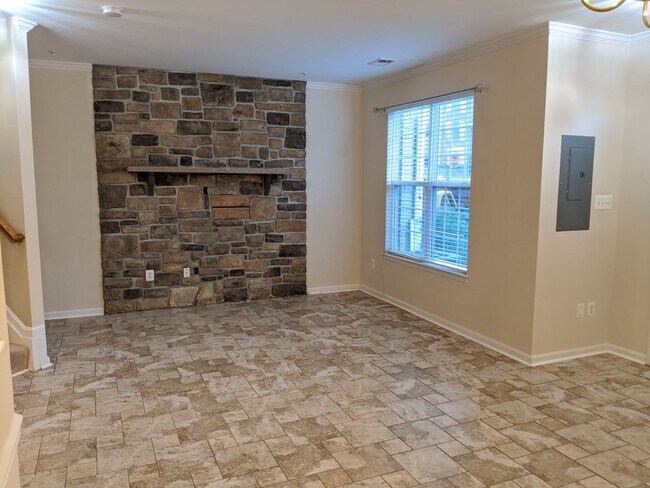 Foto del edificio - 3 Level townhouse in Frederick available e...