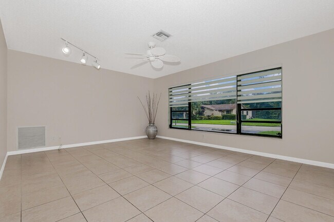 Building Photo - 2831 NW 51st Terrace