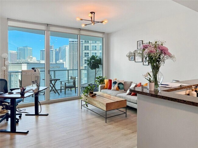 Building Photo - 300 S Biscayne Blvd