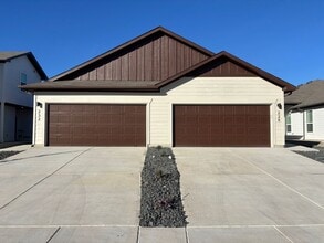 Building Photo - 228 Nespral Dr