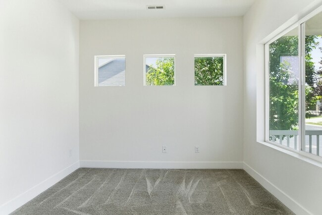 Building Photo - 5152 E Sequoia Way