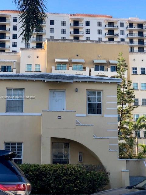 Building Photo - 15 Santillane Ave