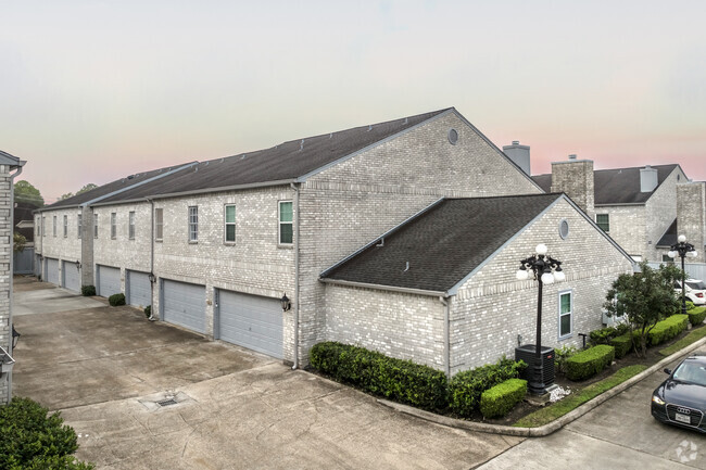 Alternate Building Photo - Marlborough Square Townhomes