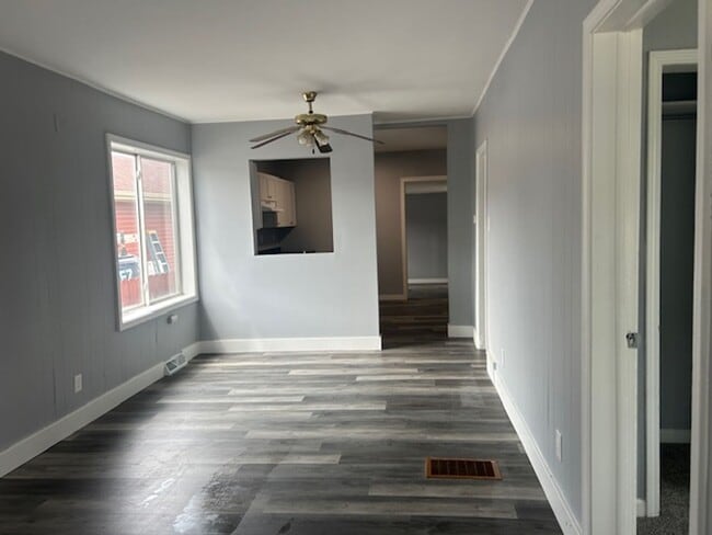 Building Photo - 1333 Truman St
