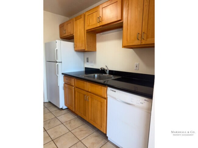 Foto del edificio - 3 BEDROOM, 2 BATH WITH NEW FEATURES, DECK, WASHER DRYER HOOK-UP, !