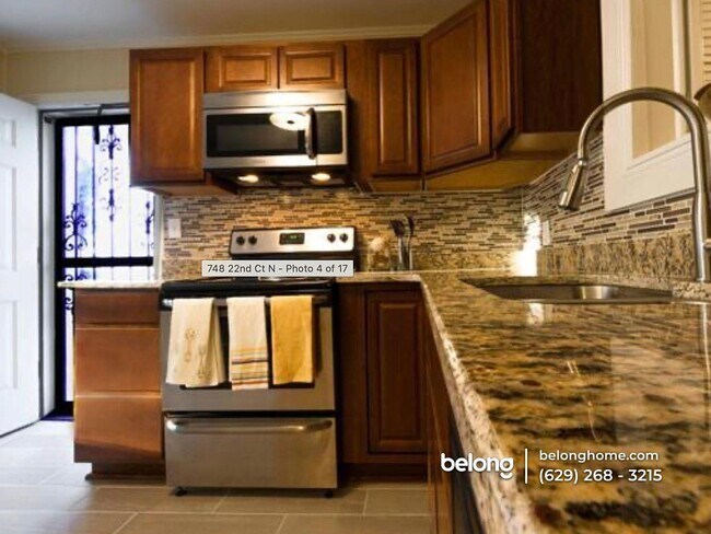 Building Photo - 748 22nd Ct