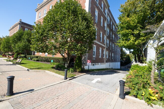 Foto del edificio - Hampshire House Condos