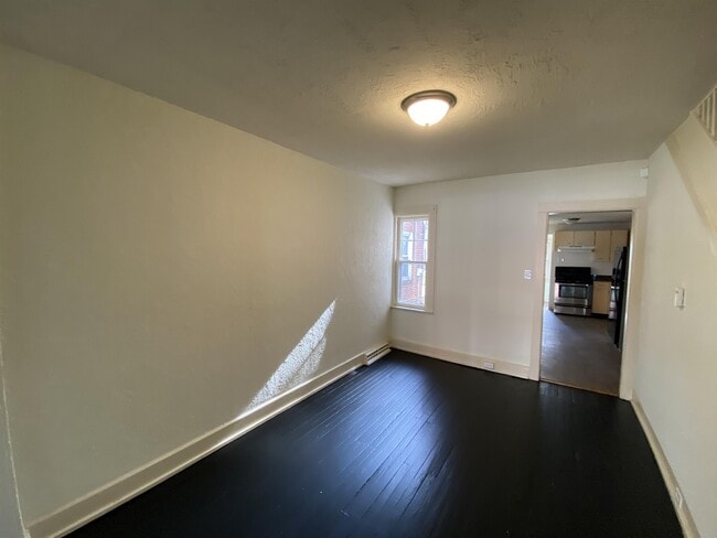 Building Photo - 1110 W Poplar St