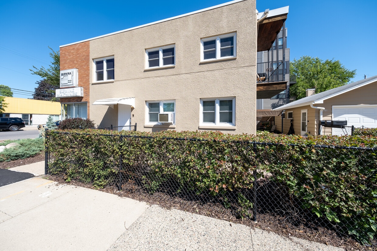 Primary Photo - 2701 E 38th St