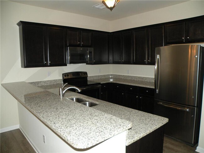 Building Photo - 611 Linden St