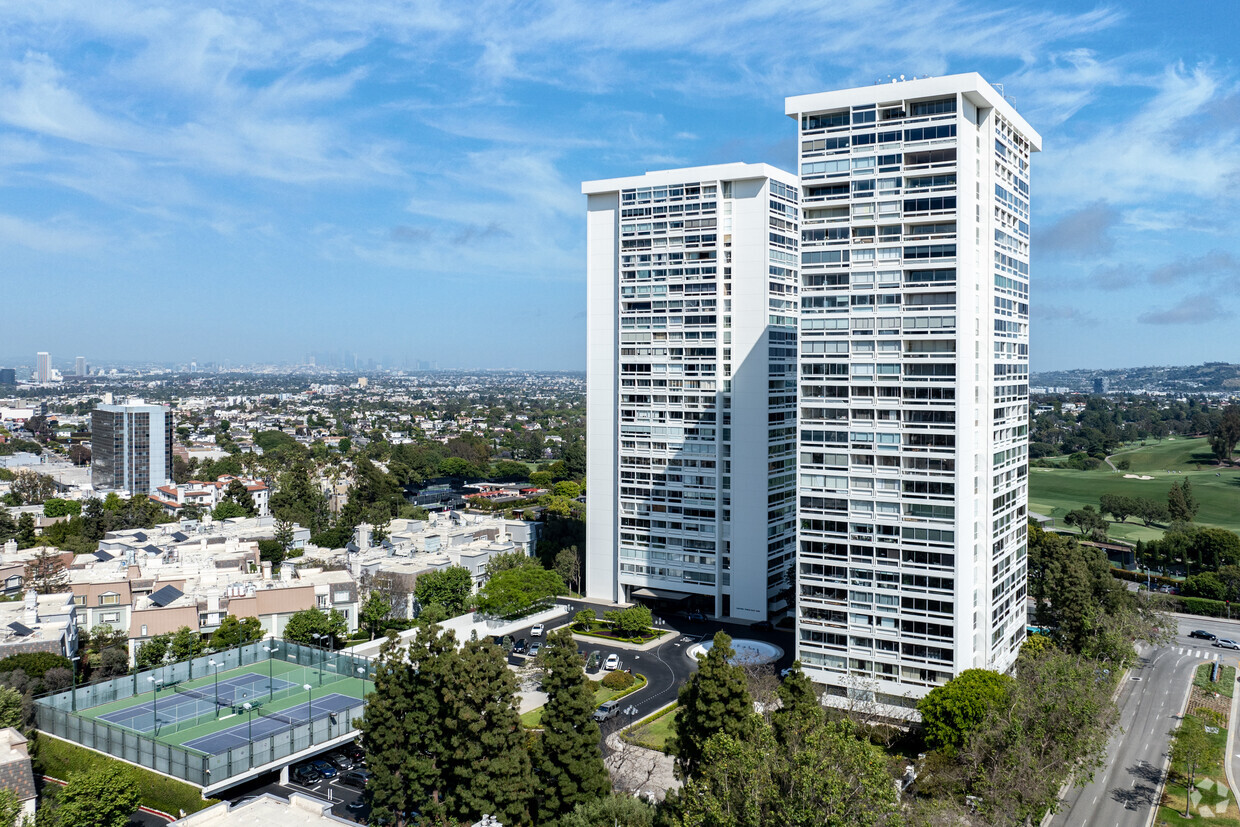 Exterior del edificio - Century Towers