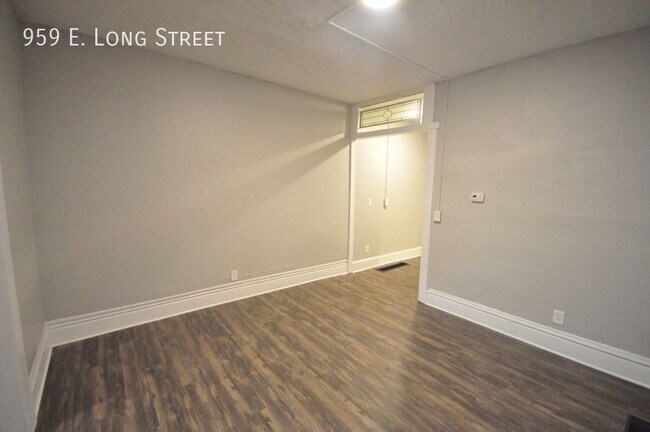 Building Photo - Newly Renovated Spacious 3BD Townhome