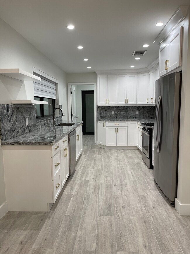 Building Photo - 8260 SW 98th St
