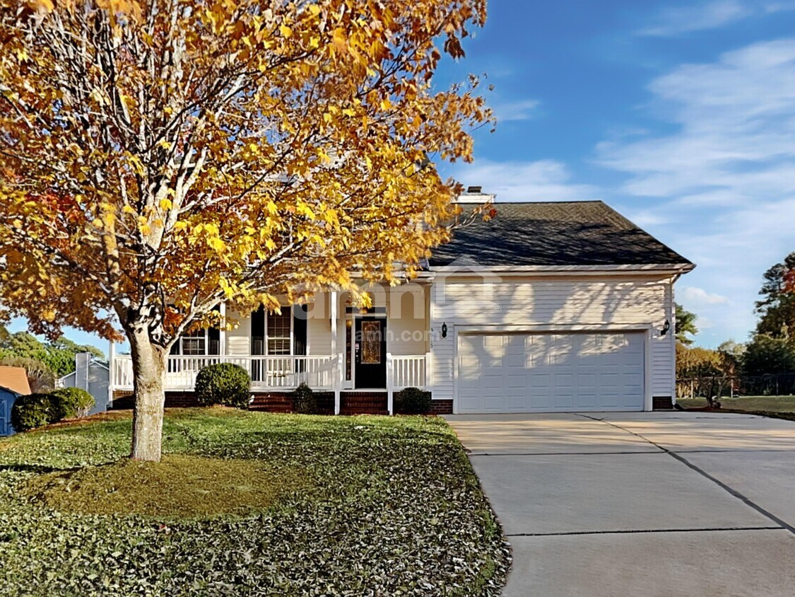 Foto principal - 3915 Red Hill Ct