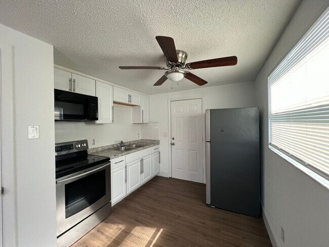 Photo - 9325 Goldenrod Rd Apartment