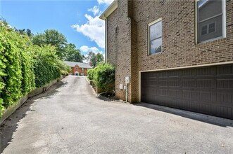 Building Photo - 8903 Carroll Manor Dr