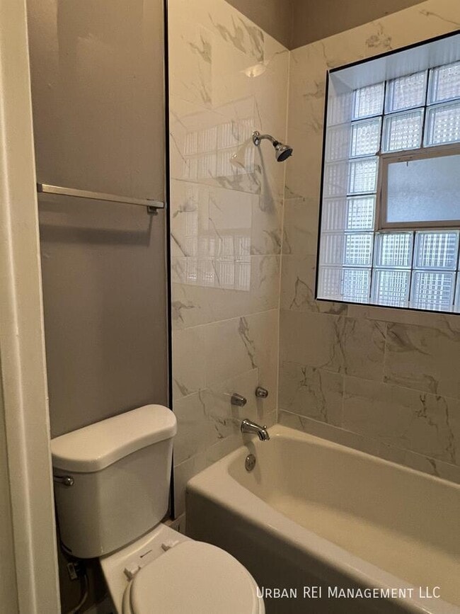 Building Photo - 6134 S St Lawrence Ave