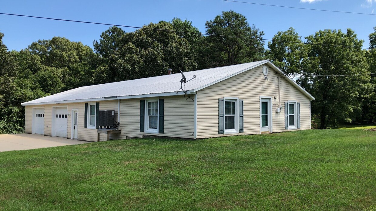 Foto principal - Very large 2 bedroom Rambler in Park Hall, MD
