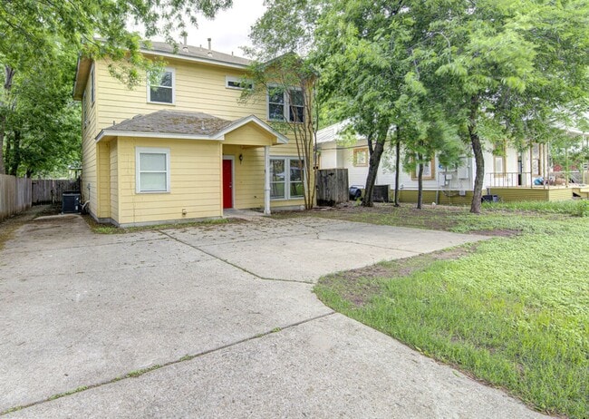 Foto del edificio - 1702 Singleton Ave