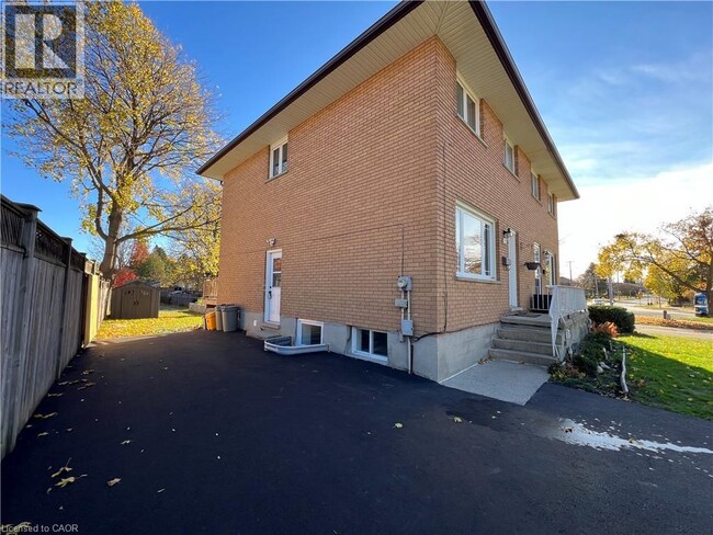 Building Photo - 171 Kinzie Ave