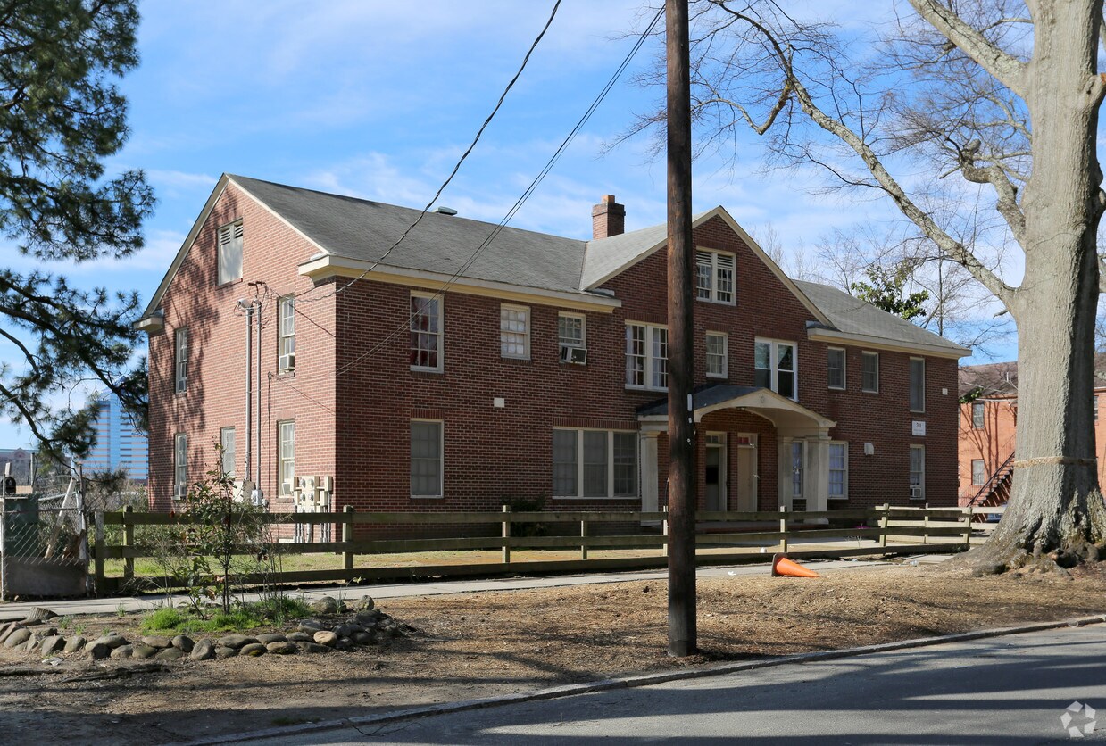 Building Photo - 311 W Trinity Ave
