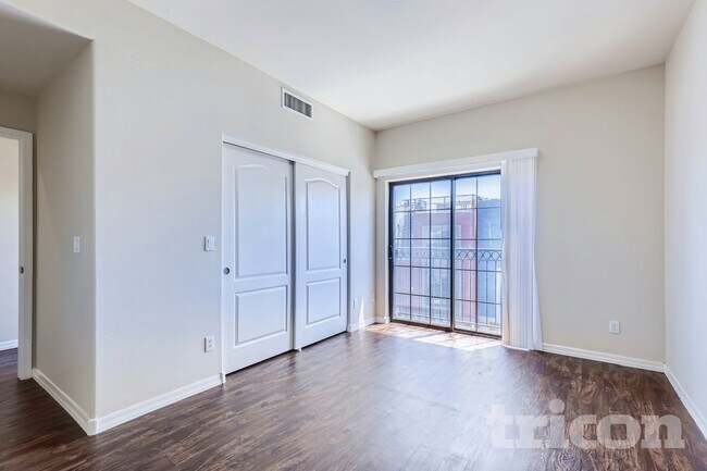 Building Photo - 3446 E Avalon Dr