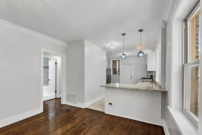 Building Photo - 8036 S Paxton Ave