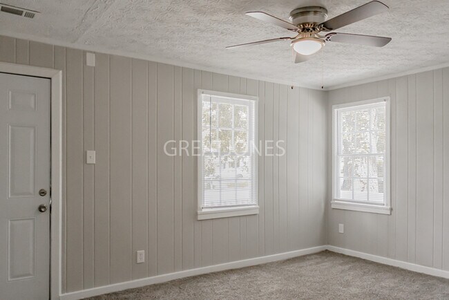Building Photo - NOW OFFERING $250 OFF FIRST FULL MONTH IF ...