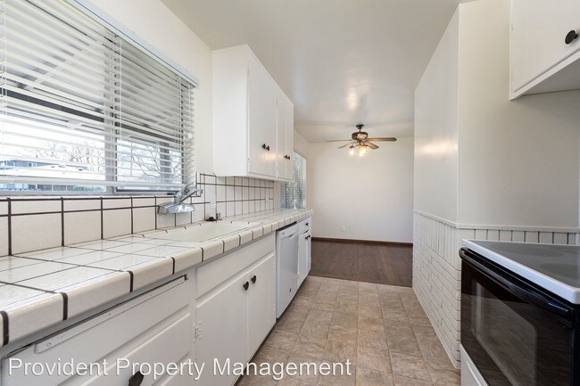 Foto del edificio - 3 br, 2 bath House - 2741 Barcells Avenue