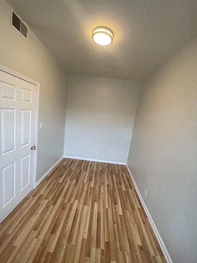 Foto del edificio - 3332 W Polk St