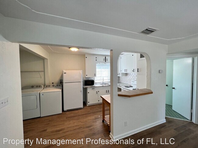 Building Photo - 1 br, 1 bath House - 136 1/2 30th Ave N